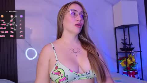 Sussy Bloom  online show from June 18, 2026, 11:53 pm