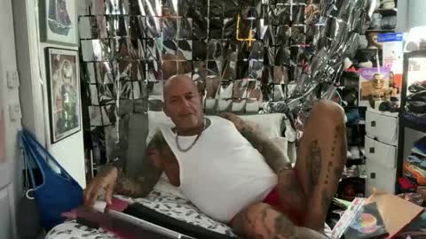 hotstuff775616 online show from April 27, 2026, 1:36 am