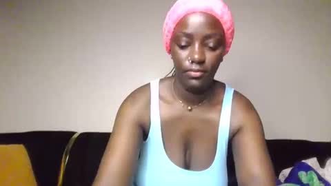 Snapshot of hott_amalia chatting on December 21, 2025, 11:56 pm Amalia online show from December 21, 2025, 11:56 pm