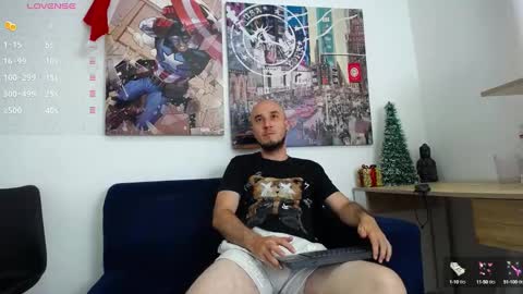 Snapshot of hott_asses chatting on December 19, 2024, 5:50 pm hott_asses online show from December 19, 2024, 5:50 pm