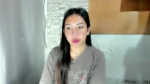 jelaigrande  online show from April 29, 2026, 11:44 pm