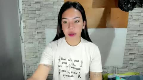 jelaigrande  online show from May 3, 2026, 12:38 am