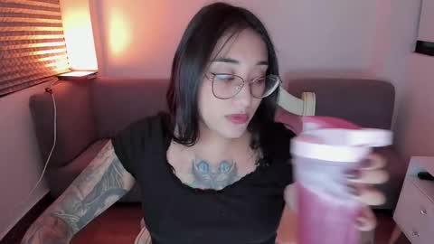 Snapshot of hottbee3645 chatting on January 11, 2026, 10:37 pm hottbee3645 online show from January 11, 2026, 10:37 pm