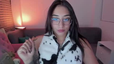 Snapshot of hottbee3645 chatting on March 10, 2026, 8:14 pm hottbee3645 online show from March 10, 2026, 8:14 pm