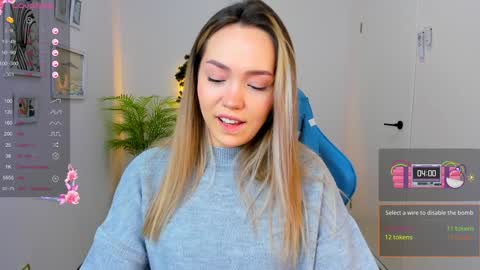 Snapshot of hottease_pvt chatting on December 19, 2024, 8:23 am hello Im Eva online show from December 19, 2024, 8:23 am