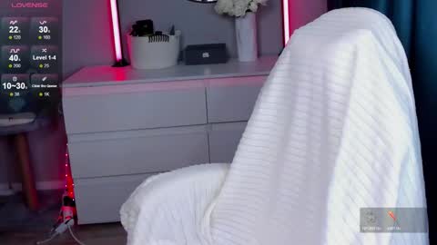 Snapshot of hottease_pvt chatting on October 2, 2025, 2:35 pm hello Im Eva online show from October 2, 2025, 2:35 pm