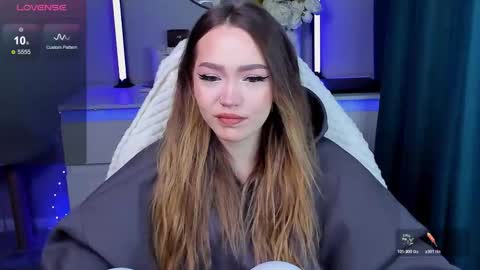 Snapshot of hottease_pvt chatting on November 10, 2025, 2:27 pm hello Im Eva online show from November 10, 2025, 2:27 pm