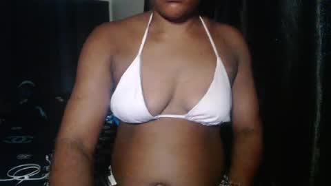 Snapshot of hottie_ebonie chatting on July 16, 2026, 9:15 am Ella online show from July 16, 2026, 9:15 am