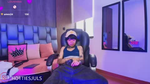 Snapshot of hottiesjuls chatting on July 8, 2026, 8:02 pm Juls online show from July 8, 2026, 8:02 pm