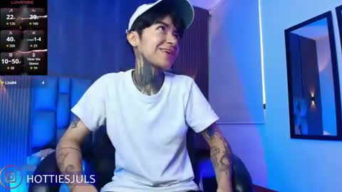 Snapshot of hottiesjuls chatting on July 28, 2026, 7:39 pm Juls online show from July 28, 2026, 7:39 pm