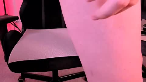 Snapshot of hottyblonds chatting on December 13, 2024, 4:22 am Nessie and Jessie online show from December 13, 2024, 4:22 am