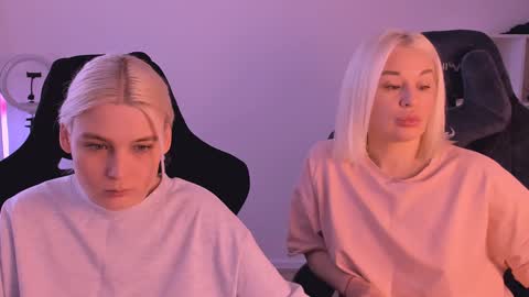 Snapshot of hottyblonds chatting on February 3, 2025, 12:14 pm Nessie and Jessie online show from February 3, 2025, 12:14 pm