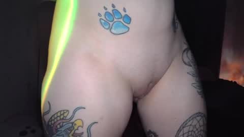 Snapshot of hotwetfreak chatting on April 19, 2026, 4:45 am Lili Vixen online show from April 19, 2026, 4:45 am