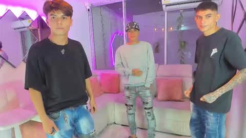 Snapshot of houseofwarrios chatting on November 25, 2025, 5:29 am we are Harry Jersi pablo and our mod talco online show from November 25, 2025, 5:29 am