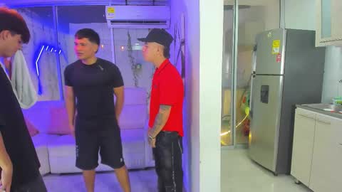 Snapshot of houseofwarrios chatting on December 14, 2025, 5:46 am we are Harry Jersi pablo and our mod talco online show from December 14, 2025, 5:46 am