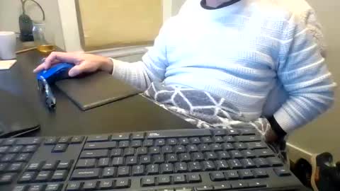 Snapshot of hoverday chatting on March 18, 2026, 4:26 am hoverday online show from March 18, 2026, 4:26 am