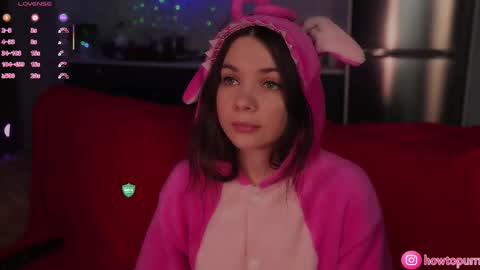 Mia online show from December 16, 2025, 5:07 pm