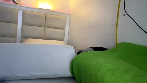 hpcouple420 online show from February 17, 2026, 9:43 pm