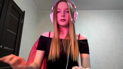 Hikki online show from March 19, 2026, 12:42 pm