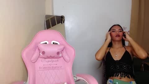 Snapshot of hugeasiancockandrea chatting on December 1, 2024, 8:42 pm drea online show from December 1, 2024, 8:42 pm