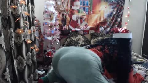 hugeassdevil online show from December 28, 2024, 11:37 pm