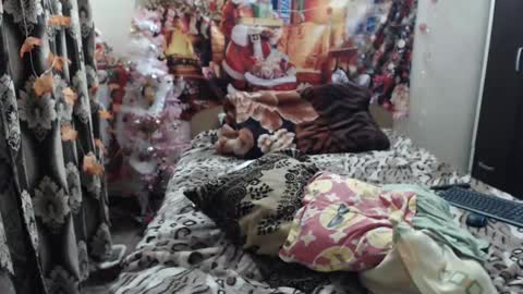 hugeassdevil online show from February 3, 2025, 5:56 pm