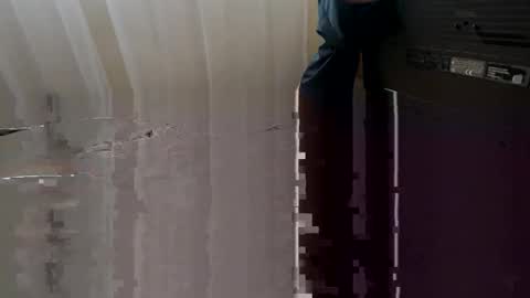 Snapshot of hugecumshots1 chatting on November 2, 2025, 10:34 pm HugeCumshots online show from November 2, 2025, 10:34 pm