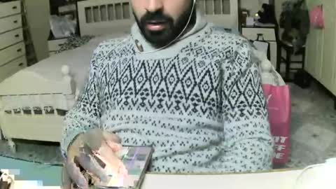 hugeveiny online show from March 11, 2025, 5:57 pm