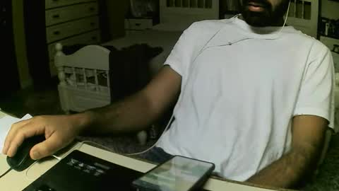 hugeveiny online show from November 17, 2025, 7:47 am