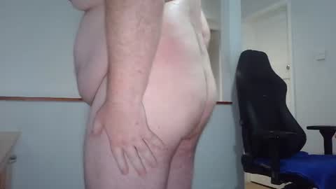 Snapshot of huggie_bear69 chatting on June 26, 2026, 9:14 am Huggie Bear online show from June 26, 2026, 9:14 am