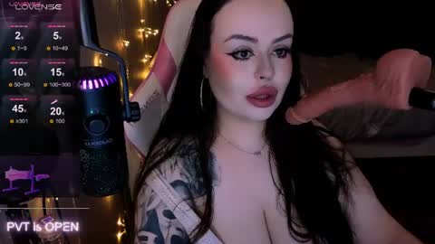 Snapshot of huggy_og chatting on July 10, 2026, 10:56 pm Maddison online show from July 10, 2026, 10:56 pm