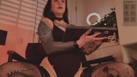 Snapshot of hugme_ chatting on January 9, 2026, 4:32 pm Mika online show from January 9, 2026, 4:32 pm