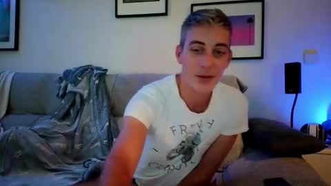 Snapshot of hugolandcam chatting on October 20, 2025, 7:58 pm Hugo online show from October 20, 2025, 7:58 pm