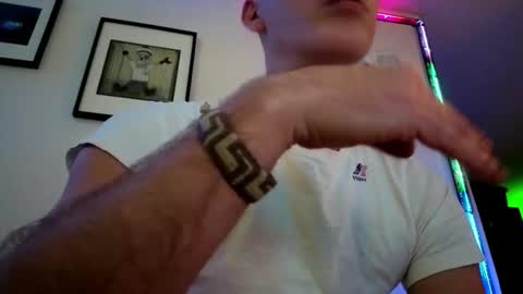 Snapshot of hugolandcam chatting on November 7, 2025, 10:32 pm Hugo online show from November 7, 2025, 10:32 pm