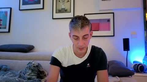 Snapshot of hugolandcam chatting on November 21, 2025, 10:08 pm Hugo online show from November 21, 2025, 10:08 pm