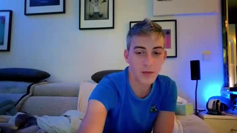 Snapshot of hugolandcam chatting on November 30, 2025, 4:33 pm Hugo online show from November 30, 2025, 4:33 pm