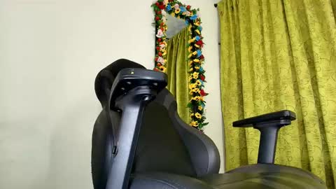 Snapshot of huila97 chatting on May 28, 2026, 1:47 am elecktra12 online show from May 28, 2026, 1:47 am