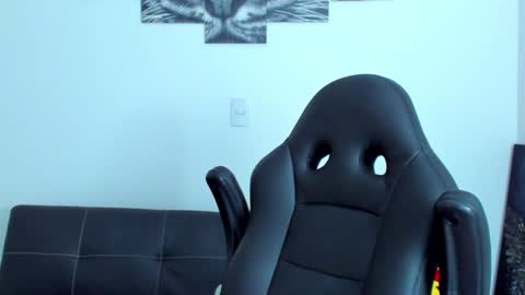 Snapshot of humber_eli chatting on January 15, 2025, 3:33 am Eli online show from January 15, 2025, 3:33 am