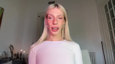 Snapshot of hung_angel_xxl chatting on May 9, 2026, 3:06 pm Alice help me reach 100 likes online show from May 9, 2026, 3:06 pm