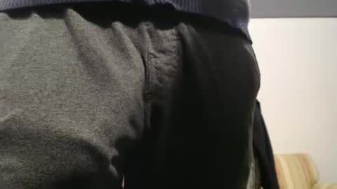 Snapshot of hung_hot_fit10 chatting on November 25, 2025, 11:38 pm Big uncut cock dripping online show from November 25, 2025, 11:38 pm