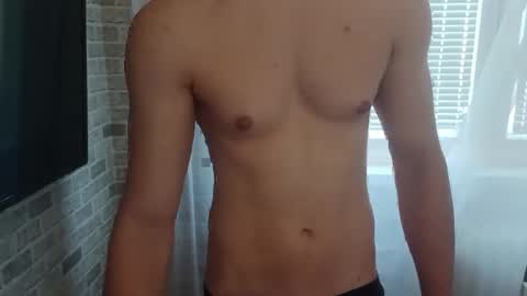 hungandstrong00 online show from June 8, 2026, 10:15 am