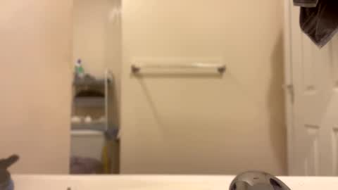 hungbwc99999 online show from March 17, 2026, 2:05 am