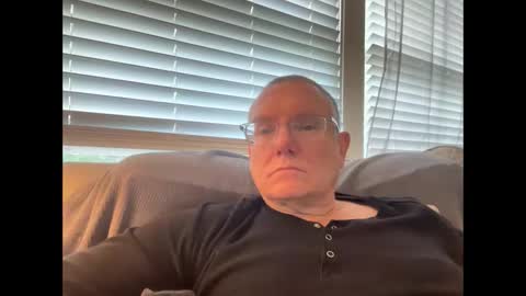 Snapshot of hungron9 chatting on October 15, 2025, 3:45 pm AARON online show from October 15, 2025, 3:45 pm