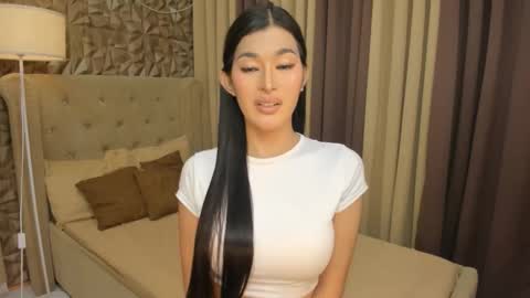 hunkhomerontop online show from October 15, 2025, 7:19 am