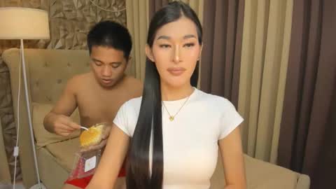 hunkhomerontop online show from November 11, 2025, 9:09 am