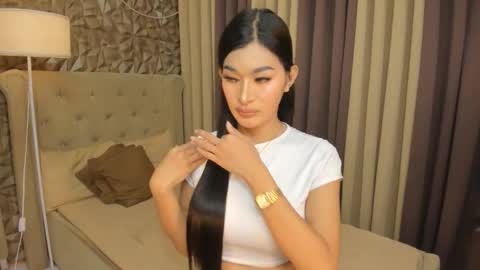 hunkhomerontop online show from November 24, 2025, 8:25 am