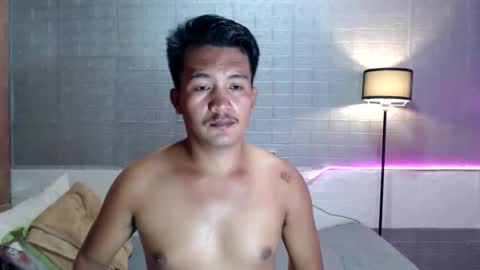 hunkylloyd online show from May 4, 2026, 3:35 am