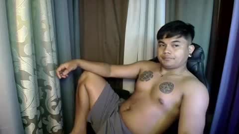 Snapshot of hunkyzeus chatting on July 12, 2026, 6:32 pm hunkyzeus online show from July 12, 2026, 6:32 pm