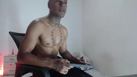 Snapshot of hunting_blondes chatting on March 27, 2026, 12:05 am hunting_blondes online show from March 27, 2026, 12:05 am