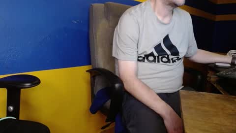 Huskyguy online show from December 11, 2024, 4:39 am